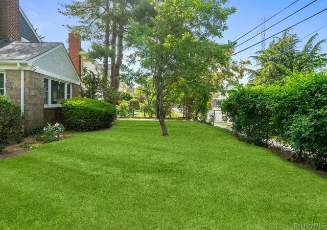Photo 30 of Sale Pending at 165 Linmouth Rd, Hempstead, NY 11565 | MLS# 994371 | Listing updated on 2026-09-11
