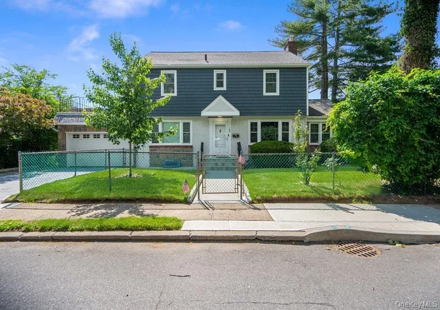 Photo 3 of Sale Pending at 165 Linmouth Rd, Hempstead, NY 11565 | MLS# 994371 | Listing updated on 2026-09-11