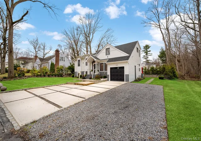 Photo 3 of Single family home for sale at 2 Hewlett Pl, North Hempstead, NY 11024 | MLS# 994510 | Listing updated on 2026-09-14
