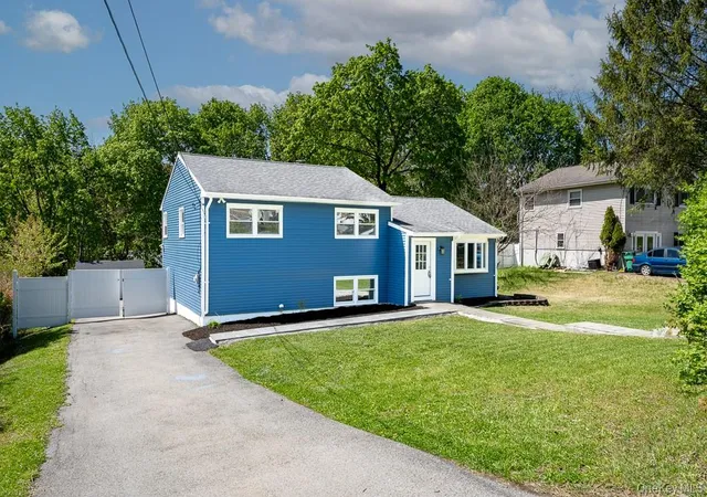 Photo 2 of Single family home for sale at 22 Oriole Dr, Poughkeepsie, NY 12601 | MLS# 995740 | Listing updated on 2026-09-13