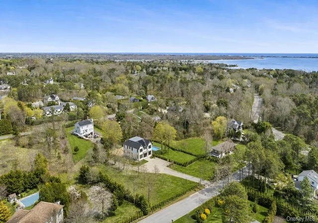 Photo 3 of Mansion for sale at 14 Ridge Rd, Southampton, NY 11968 | MLS# 996405 | Listing updated on 2026-09-08