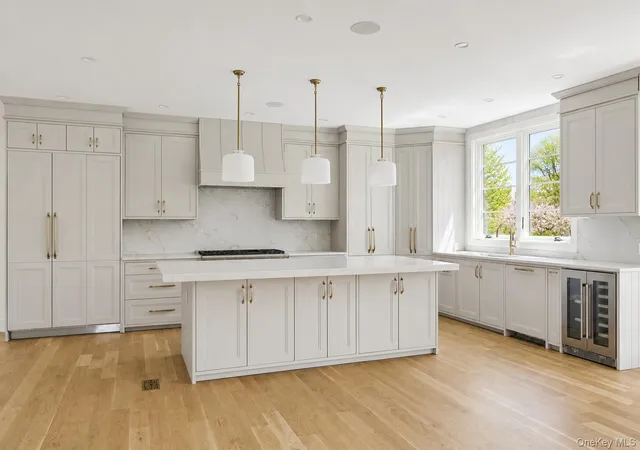Photo 3 of Single family home for sale at 14 Ridge Rd, Southampton, NY 11968 | MLS# 996405 | Listing updated on 2026-09-08