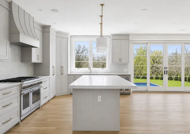 Photo 4 of Single family home for sale at 14 Ridge Rd, Southampton, NY 11968 | MLS# 996405 | Listing updated on 2026-09-08
