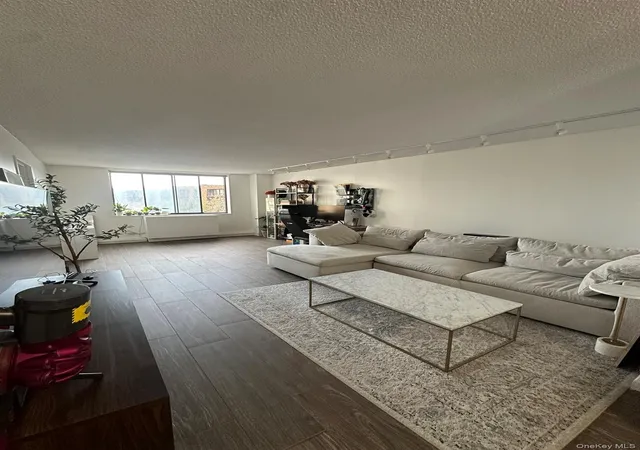 Photo 2 of Condo for sale at 1 Bay Clb Dr #3L, Bayside, NY 11360 | MLS# 997993 | Listing updated on 2026-10-01