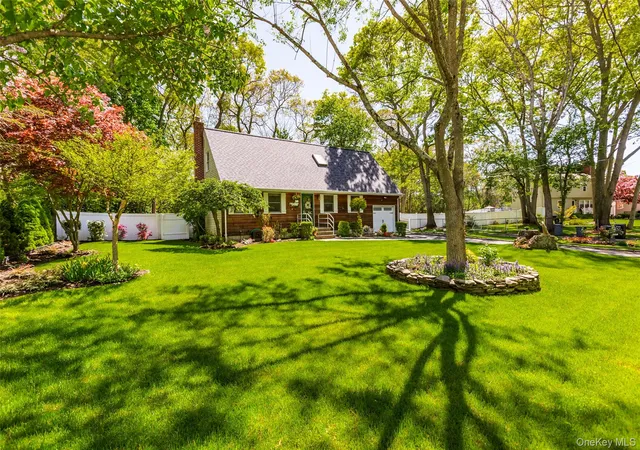 Photo 1 of Single family home for sale at 8 Loretta Ct, Brookhaven, NY 11727 | MLS# 998168 | Listing updated on 2026-09-14