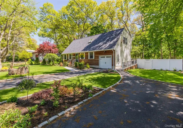 Photo 2 of Single family home for sale at 8 Loretta Ct, Brookhaven, NY 11727 | MLS# 998168 | Listing updated on 2026-09-14