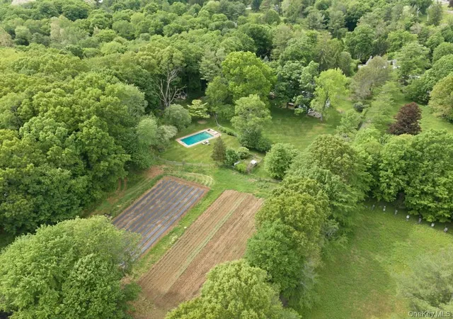 Photo 2 of Single family home for sale at 3 Old Shop Rd, Cross River, NY 10518 | MLS# 998526 | Listing updated on 2026-09-15