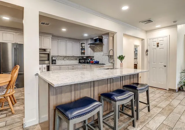 Listing Photo 4 - Condo for sale in building located at 25 Vlg Cvs, Warwick, NY 10990