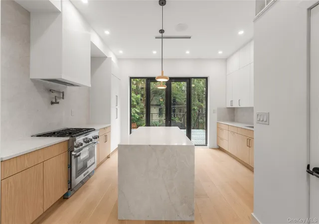 Listing Photo 5 - Condo for sale in building located at 408 Bainbridge St, New York, NY 11233