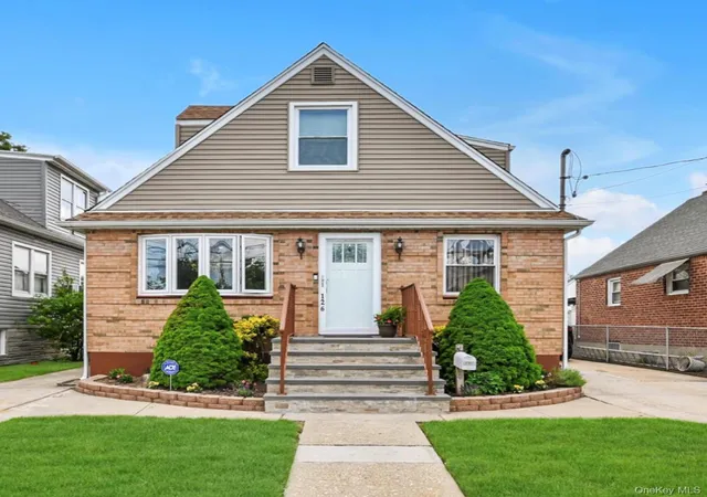 Multi family home for sale at 126 Roeckel Ave, Valley Stream, NY 11580 | MLS# 1000561