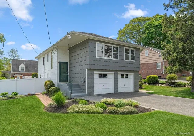 Photo 1 of Single family home for sale at 28 Satinwood Rd, Bayville, NY 11709 | MLS# 1001116 | Listing updated on 2026-09-15