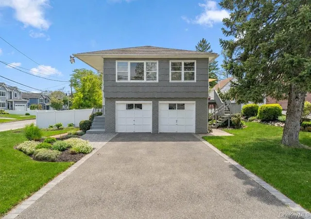 Photo 2 of Single family home for sale at 28 Satinwood Rd, Bayville, NY 11709 | MLS# 1001116 | Listing updated on 2026-09-15
