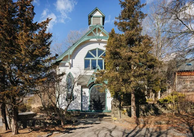 Photo 1 of Single family home for sale at 209 211 Fishcreek Rd, Saugerties, NY 12477 | MLS# 1001648 | Listing updated on 2026-09-09
