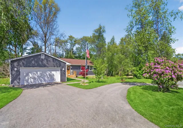 Photo 3 of Sale Pending at 1 Harvest Cir, Warwick (town), NY 10990 | MLS# 1002050 | Listing updated on 2026-09-10