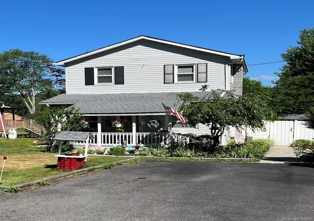 Photo 3 of Single family home for sale at 18 Sunset Trl, Pine Bush, NY 12566 | MLS# 1002072 | Listing updated on 2026-09-10