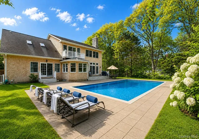 Photo 1 of Single family home for sale at 9 Briarsweet Ln, East Hampton, NY 11937 | MLS# 1002247 | Listing updated on 2026-09-15