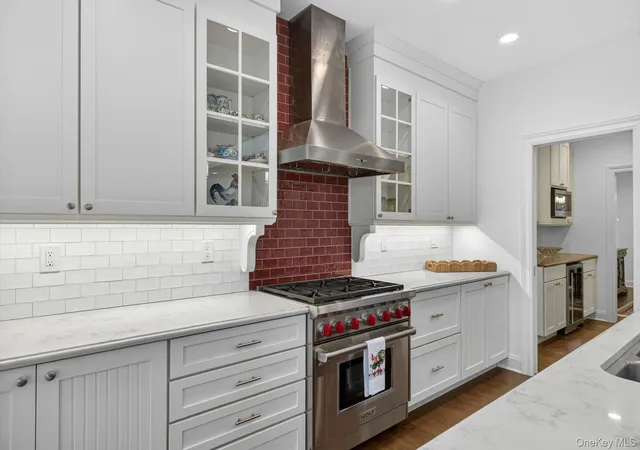 Photo 4 of Single family home for sale at 9 Briarsweet Ln, East Hampton, NY 11937 | MLS# 1002247 | Listing updated on 2026-09-15