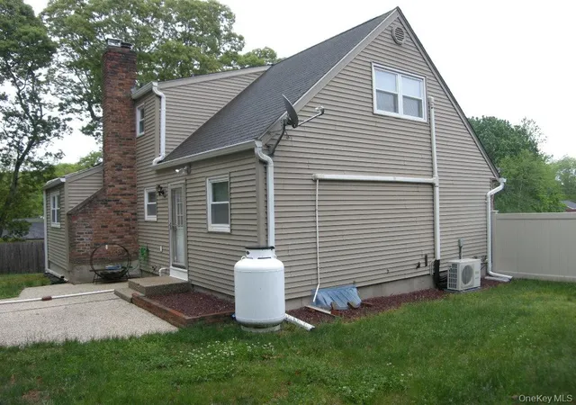 Photo 2 of Sale Pending at 43 Washington Hts St, Brookhaven, NY 11784 | MLS# 1002269 | Listing updated on 2026-09-11