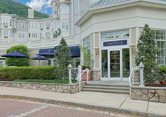 Listing Photo 2 - Condo for sale in building located at 1310 Round Pointe Dr, Haverstraw, NY 10927