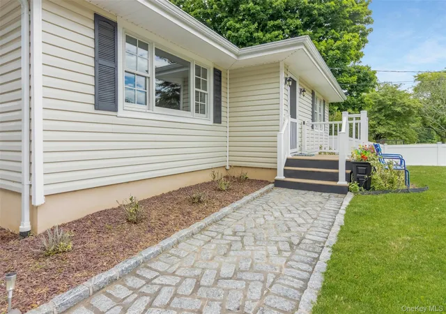 Photo 3 of Single family home for sale at 315 Wicks Rd, New Suffolk, NY 11956 | MLS# 1003057 | Listing updated on 2026-10-07