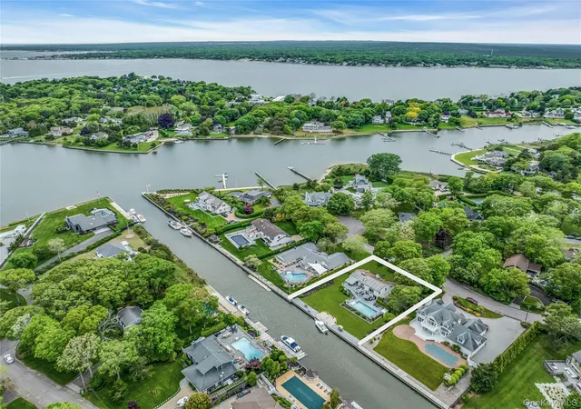 Photo 1 of Single family home for sale at 6 Ml Pond Rd, Hampton Bays, NY 11946 | MLS# 1003586 | Listing updated on 2026-09-12