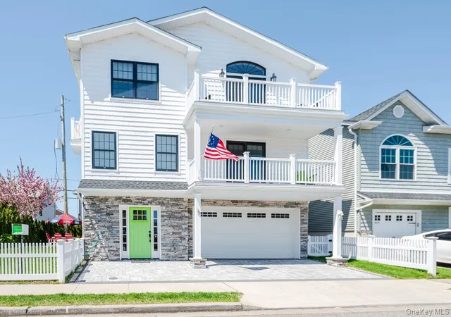 Photo 1 of Single family home for sale at 75 Curley St, Long Beach, NY 11561 | MLS# 1004336 | Listing updated on 2026-10-06