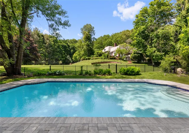 Photo 4 of Single family home for sale at 1780 Route 106 #C, Syosset, NY 11791 | MLS# 1004527 | Listing updated on 2026-09-15