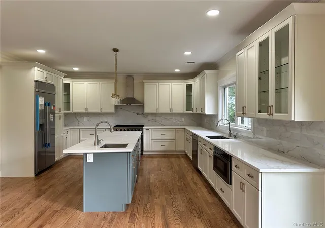 Photo 3 of Single family home for sale at 114 Maytime Dr, Jericho, NY 11753 | MLS# 1004874 | Listing updated on 2026-09-10