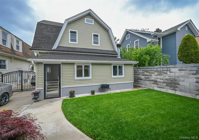 Photo 4 of Single family home for sale at 219-07 101st Avenue, New York, NY 11429 | MLS# 1005191 | Listing updated on 2026-09-12