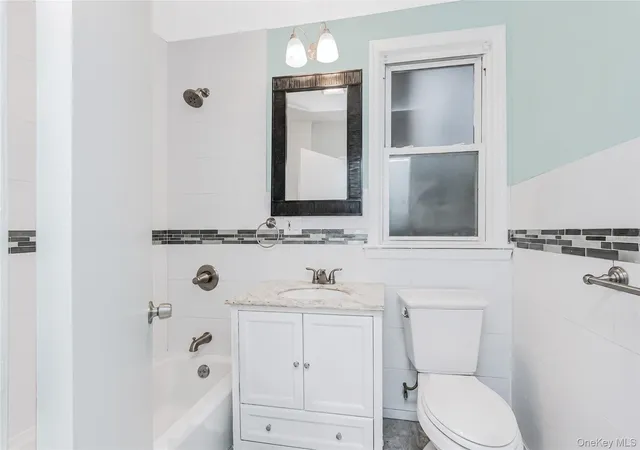 Listing Photo 4 - Condo for sale in building located at 2812 Harrington Ave, New York, NY 10461
