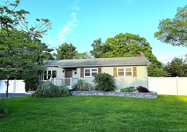 Photo 3 of Sale Pending at 1 Heston Rd, Shirley, NY 11967 | MLS# 1005508 | Listing updated on 2026-09-10
