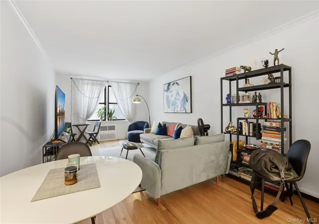 Listing Photo 2 - Condo for sale in building located at 337 E 50Th St, New York City, NY 10022 - Unit #2E