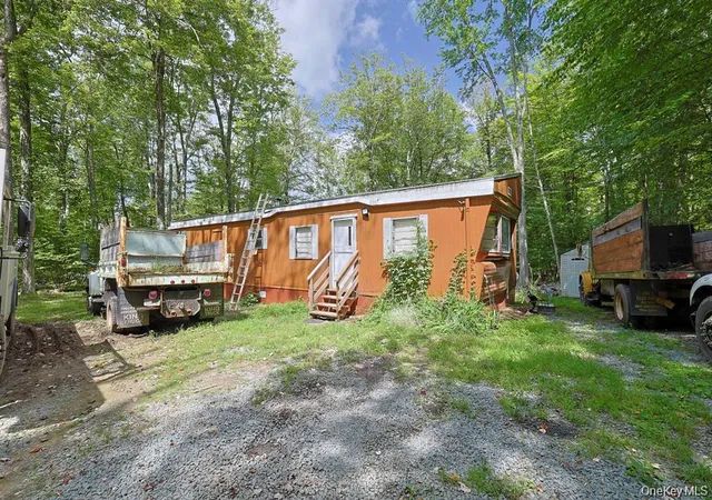 Photo 1 of Manufactured home for sale at 181 Oakridge Rd, Greenfield Park, NY 12435 | MLS# 1005899 | Listing updated on 2026-09-14