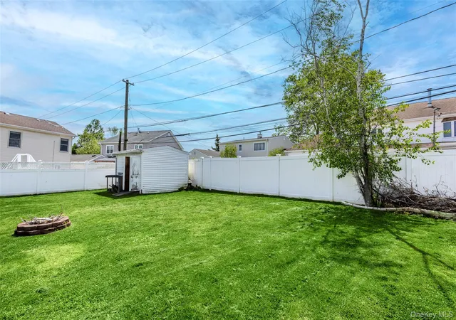 Photo 4 of Sale Pending at 4236 Clarissa Rd, Oyster Bay, NY 11714 | MLS# 1006275 | Listing updated on 2026-09-15