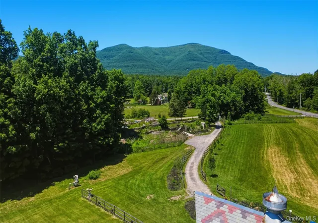 Photo 3 of Single family home for sale at 5 Downer Ln, Woodstock, NY 12498 | MLS# 1006872 | Listing updated on 2026-09-14