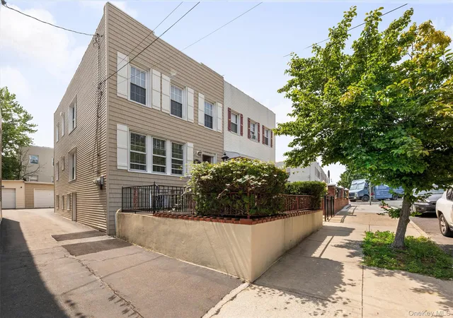 Photo 1 of House for sale at 2952 Miles Ave, Bronx, NY 10465 | MLS# 1007378 | Listing updated on 2026-09-14
