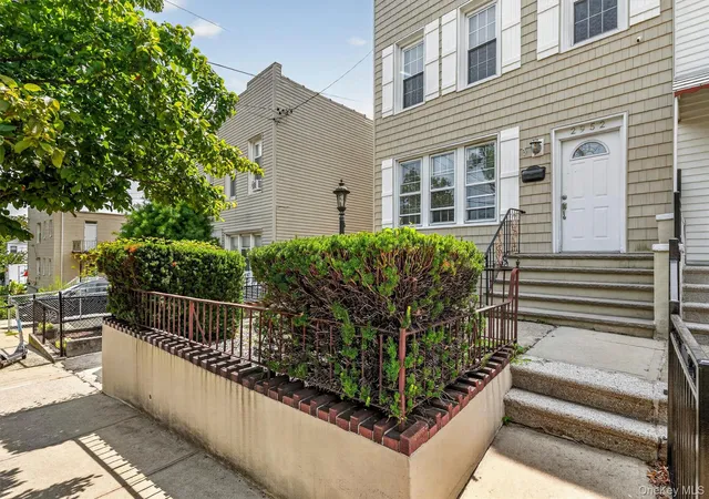 Photo 2 of House for sale at 2952 Miles Ave, Bronx, NY 10465 | MLS# 1007378 | Listing updated on 2026-09-14