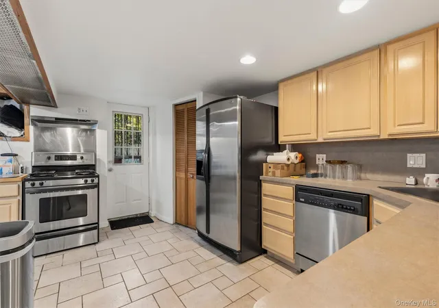 Photo 4 of House for sale at 2952 Miles Ave, Bronx, NY 10465 | MLS# 1007378 | Listing updated on 2026-09-14