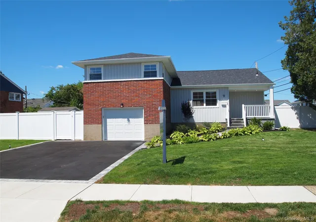 Photo 1 of Single family home for sale at 9 N Walnut Pl, Massapequa, NY 11758 | MLS# 1007419 | Listing updated on 2026-09-15