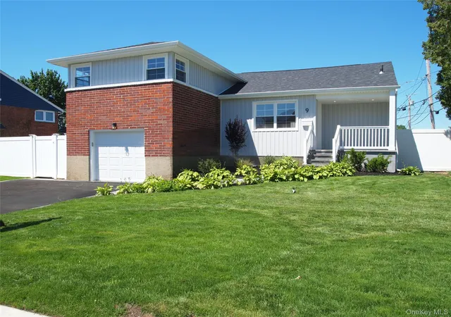Photo 2 of Single family home for sale at 9 N Walnut Pl, Massapequa, NY 11758 | MLS# 1007419 | Listing updated on 2026-09-15