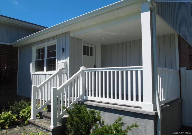 Photo 3 of Single family home for sale at 9 N Walnut Pl, Massapequa, NY 11758 | MLS# 1007419 | Listing updated on 2026-09-15