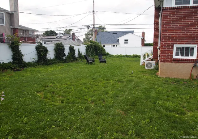 Photo 4 of Single family home for sale at 9 N Walnut Pl, Massapequa, NY 11758 | MLS# 1007419 | Listing updated on 2026-09-15