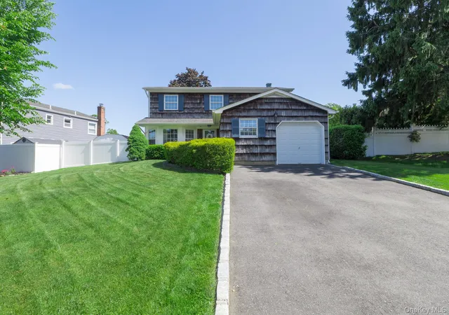 Photo 2 of Sale Pending at 29 Beaumont Ln, Lake Grove, NY 11755 | MLS# 1007860 | Listing updated on 2026-09-11