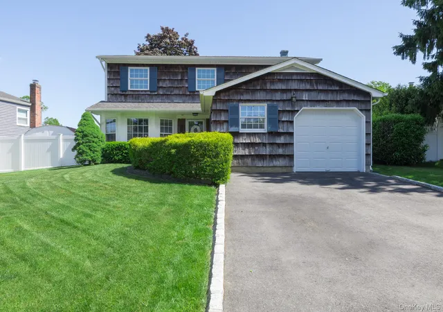 Photo 3 of Sale Pending at 29 Beaumont Ln, Lake Grove, NY 11755 | MLS# 1007860 | Listing updated on 2026-09-11