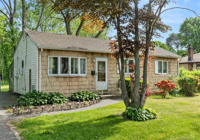 Photo 2 of Single family home for sale at 70 E Lakeland St, Islip, NY 11706 | MLS# 1007871 | Listing updated on 2026-09-14