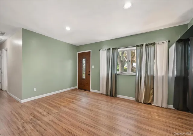 Photo 3 of Single family home for sale at 70 E Lakeland St, Islip, NY 11706 | MLS# 1007871 | Listing updated on 2026-09-14