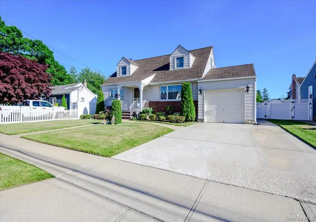 Photo 1 of Single family home for sale at 206 N Iowa Ave, Oyster Bay, NY 11758 | MLS# 1008036 | Listing updated on 2026-09-13