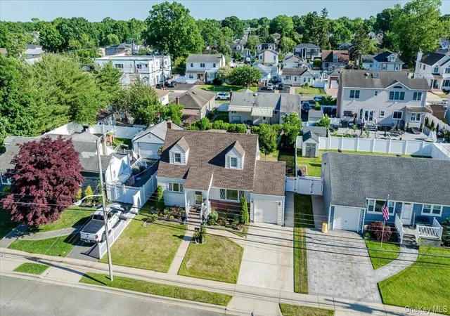 Photo 33 of Sale Pending at 206 N Iowa Ave, Oyster Bay, NY 11758 | MLS# 1008036 | Listing updated on 2026-09-24