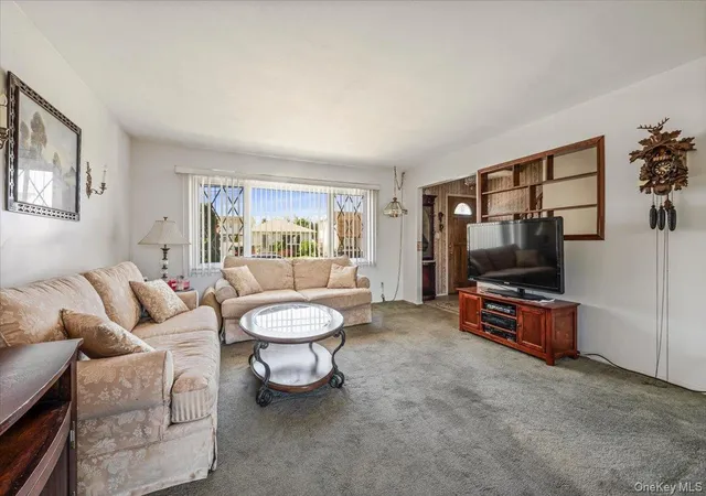 Photo 3 of Single family home for sale at 206 N Iowa Ave, Oyster Bay, NY 11758 | MLS# 1008036 | Listing updated on 2026-09-13
