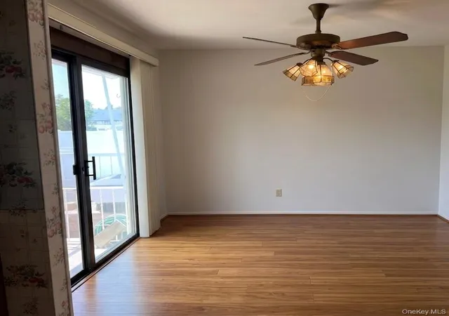 Photo 4 of Single family home for sale at 206 N Iowa Ave, Oyster Bay, NY 11758 | MLS# 1008036 | Listing updated on 2026-09-13